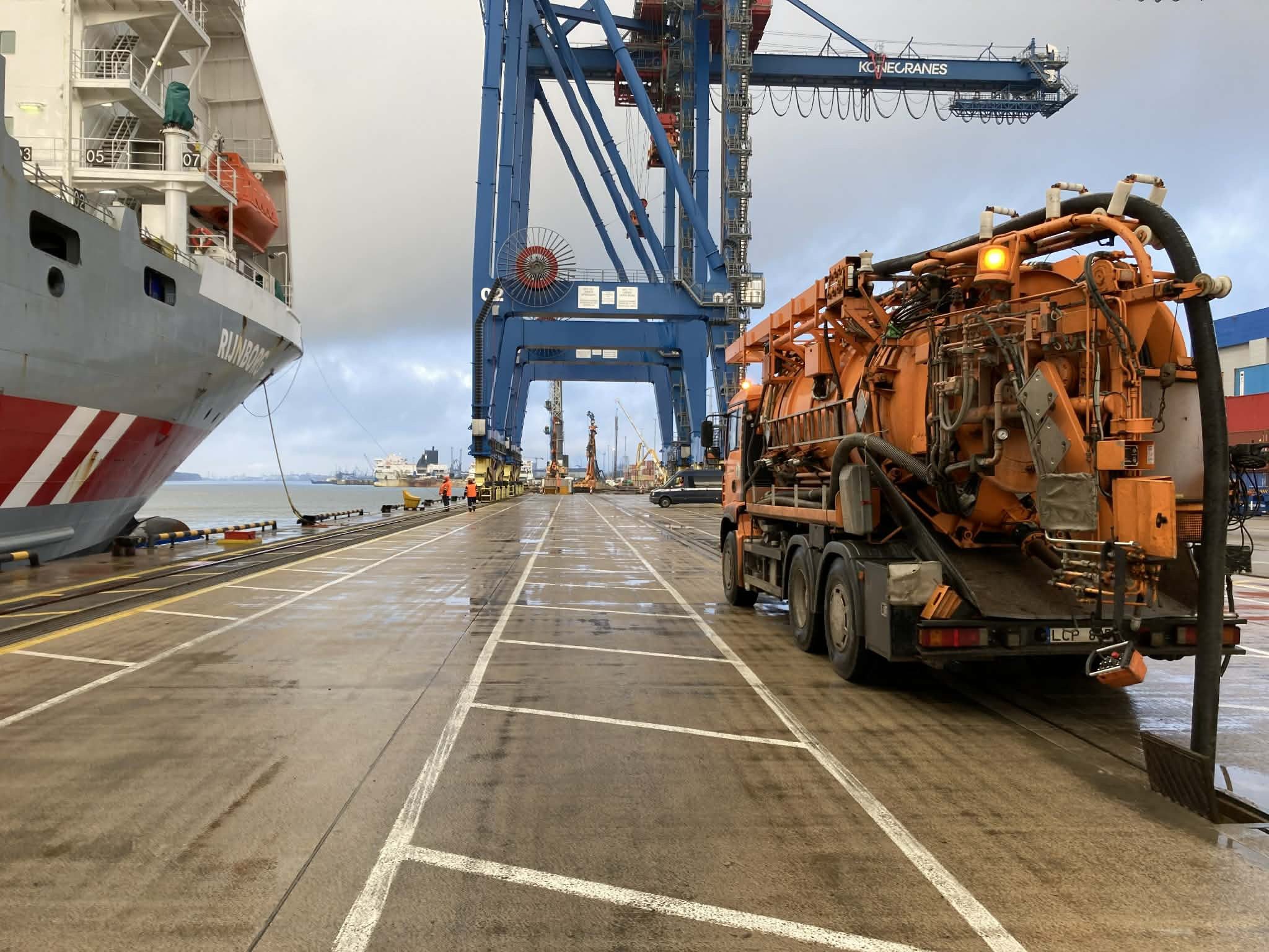 Kanalizacijos valymas ir nuotekų ištraukimas iš šulinio